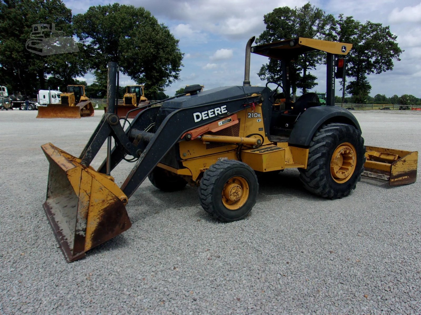 2015 John Deere 210K EP Skip Loader